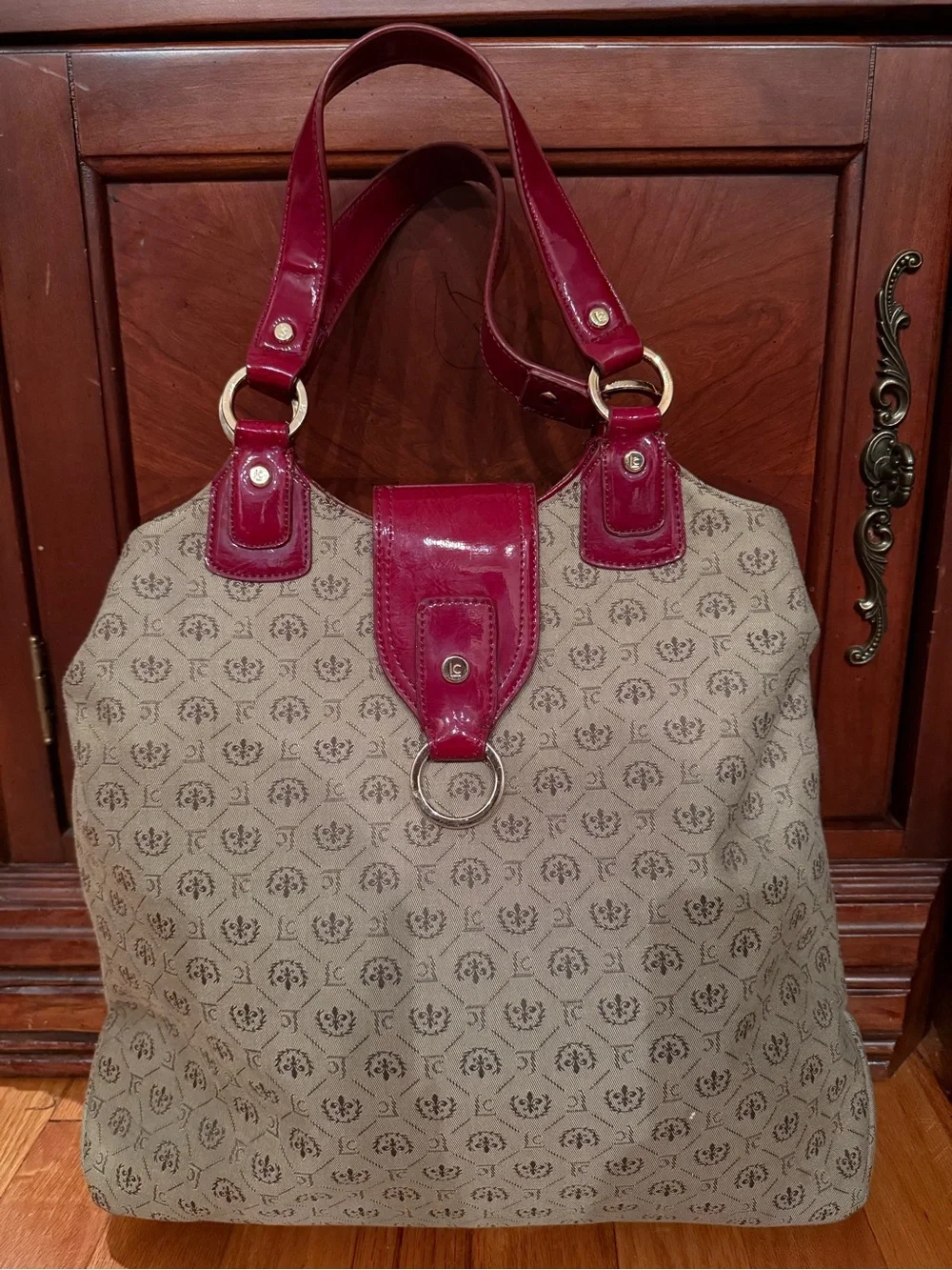 Liz Claiborne Beige Canvas Shoulder Bag with Burgundy Patent Trim